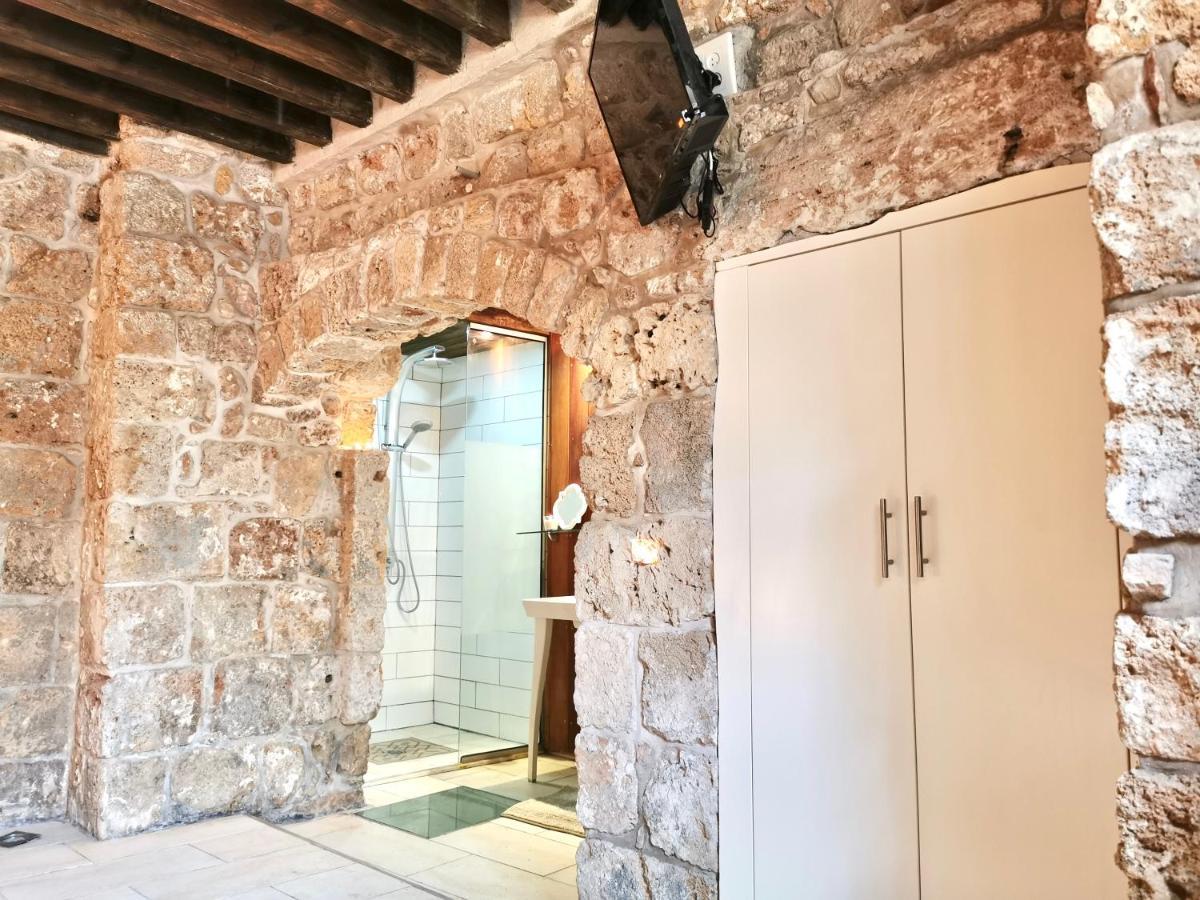 Unique Crusader Apartment In Old Akko Buitenkant foto