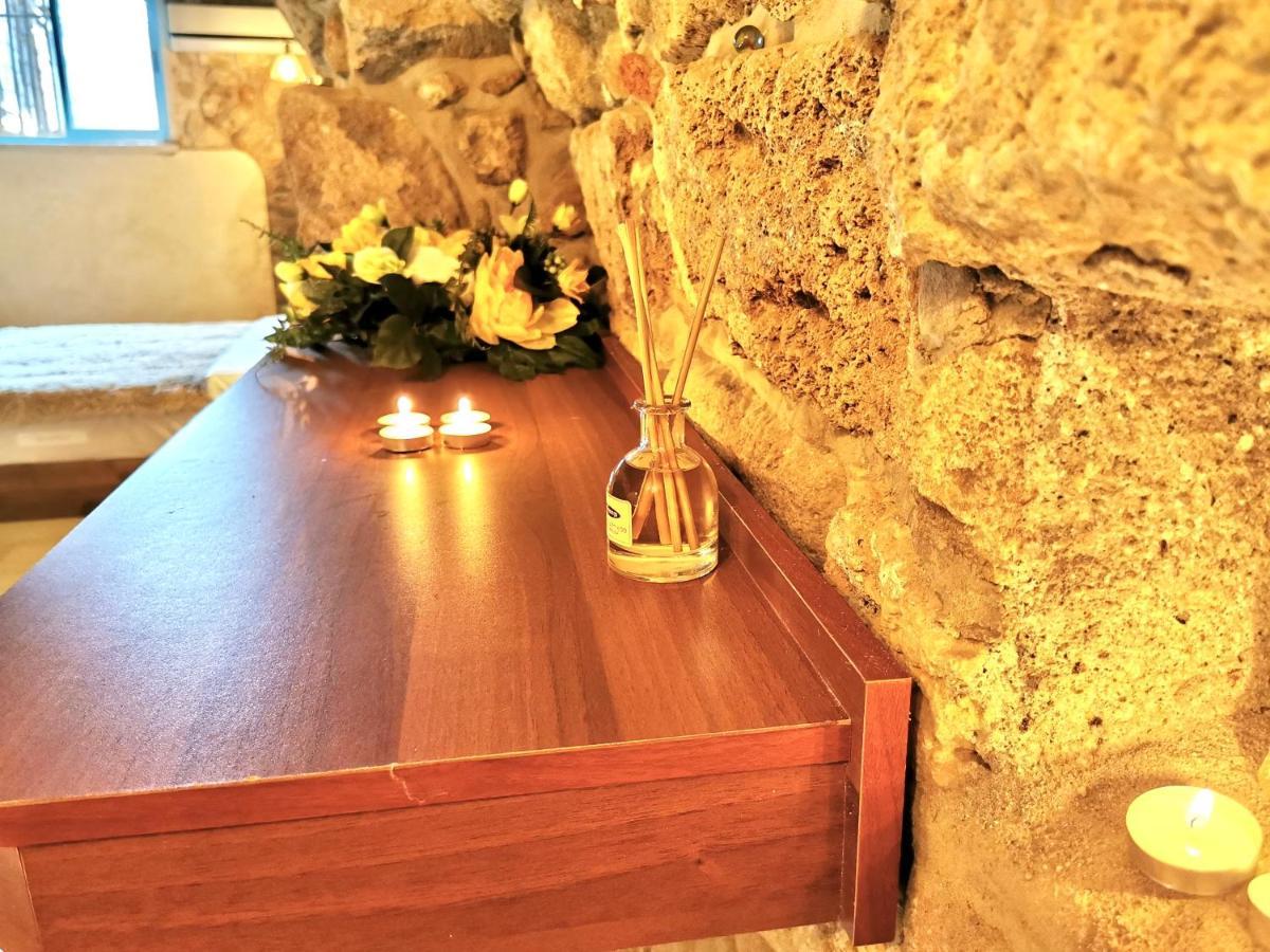 Unique Crusader Apartment In Old Akko Buitenkant foto
