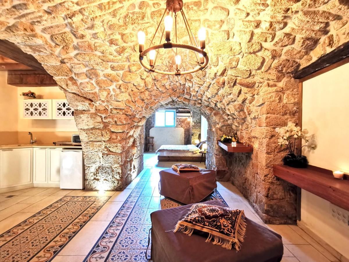 Unique Crusader Apartment In Old Akko Buitenkant foto
